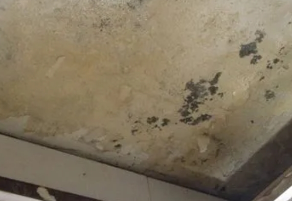 江陵阳台漏水维修公司分享下江陵卫生间渗水维修需要注意哪些问题。